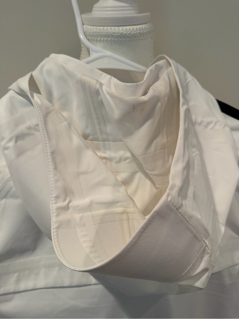 Nike White and Black Women’s AEROSHIELD Hooded Performance Jacket - Picture 4 of 5